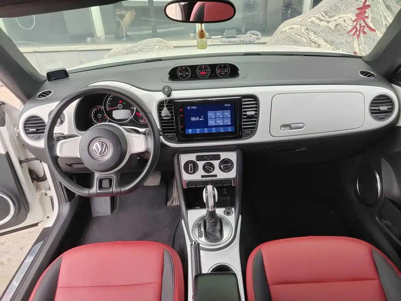 2014 Volkswagen Beetle 1.4TSI Fashion Edition — миниатюра 11