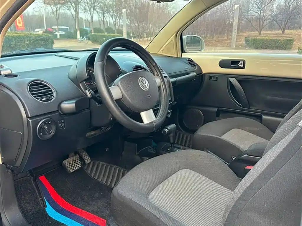 2010 Volkswagen Beetle 1.6 AT — миниатюра 7