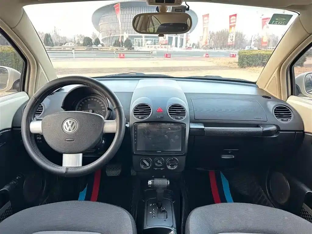 2010 Volkswagen Beetle 1.6 AT — миниатюра 9