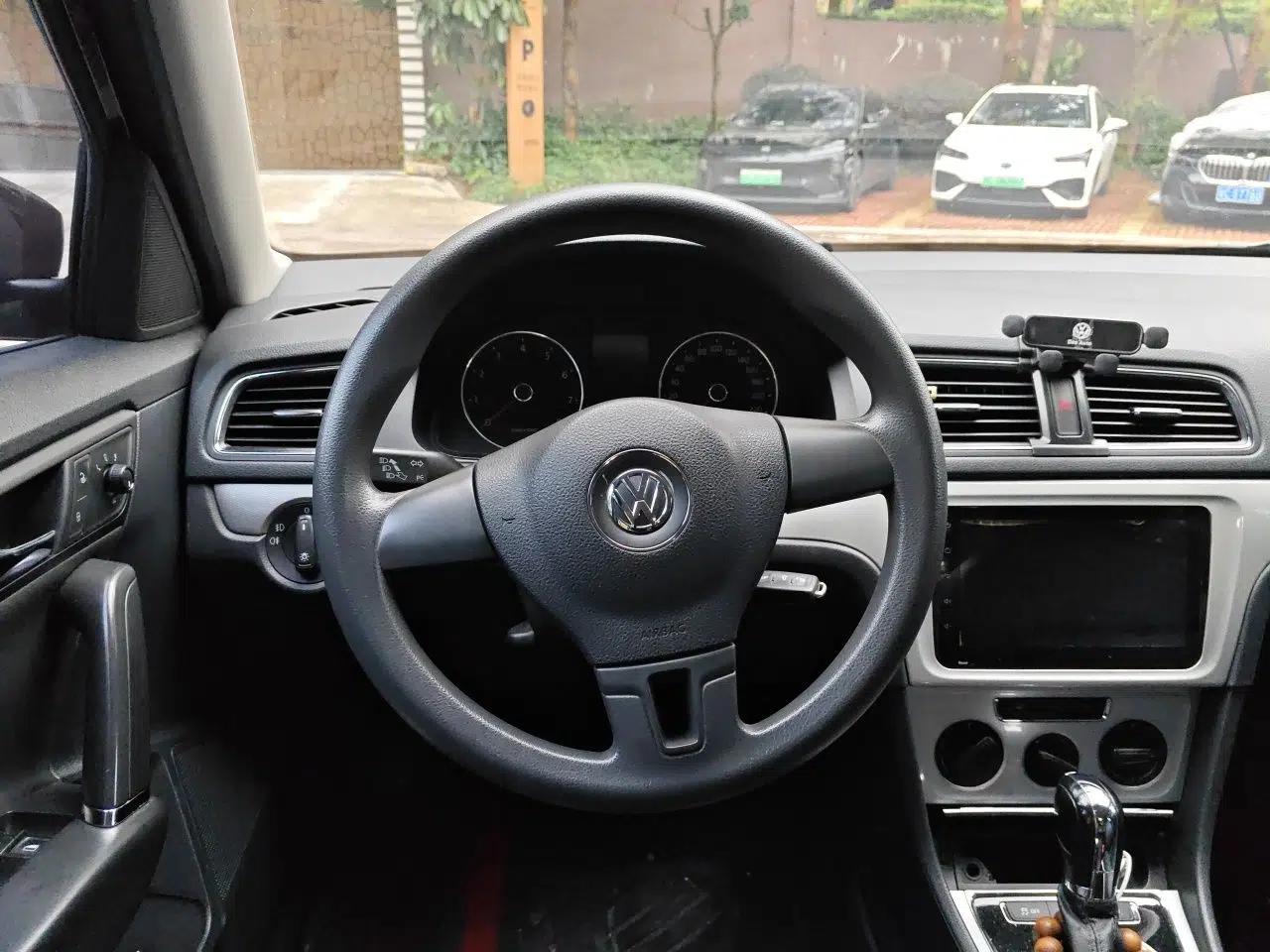 Volkswagen Gran Lavida 2013 1.6L Automatic Comfort Model — миниатюра 11