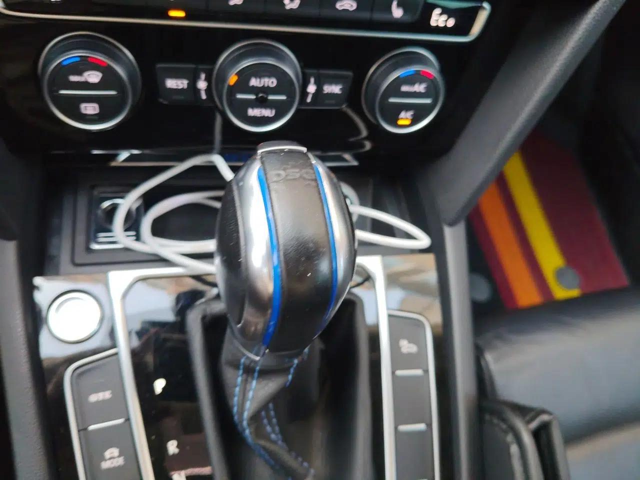 Volkswagen Variant New Energy 2019 GTE model — миниатюра 15