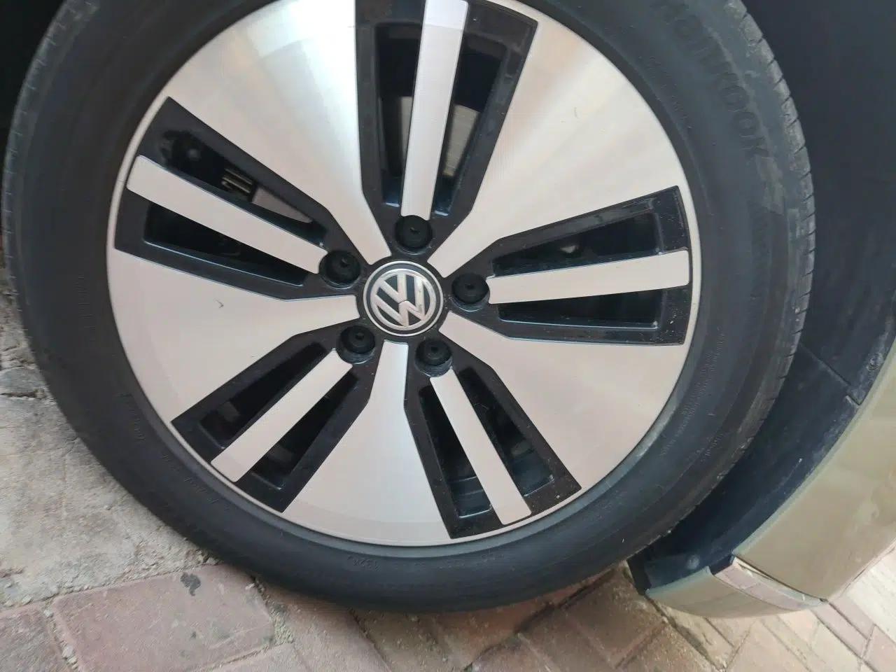 Volkswagen Variant New Energy 2019 GTE model — миниатюра 8