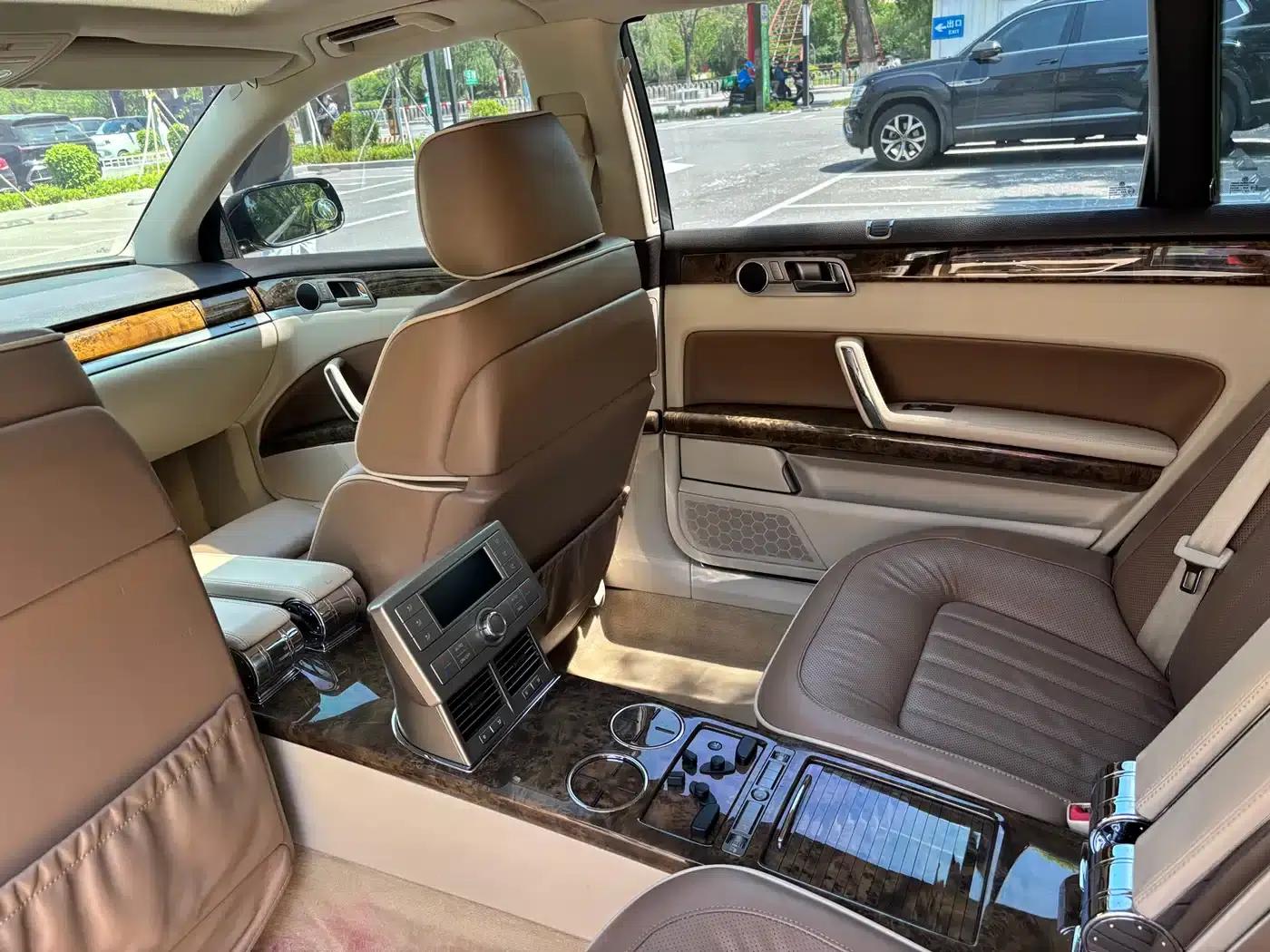 Phaeton 2011 3.6L V6 4-seater Extended Individual Edition — миниатюра 12