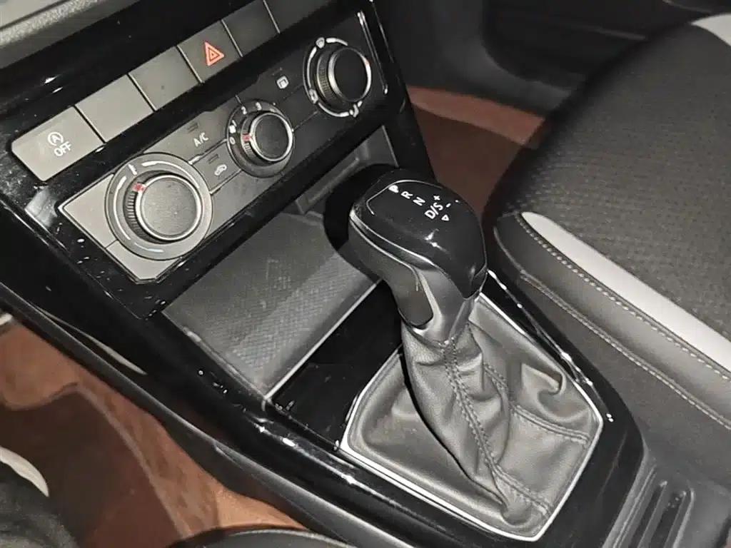 2020 Volkswagen T-Cross 1.5L Automatic R-Line — миниатюра 14