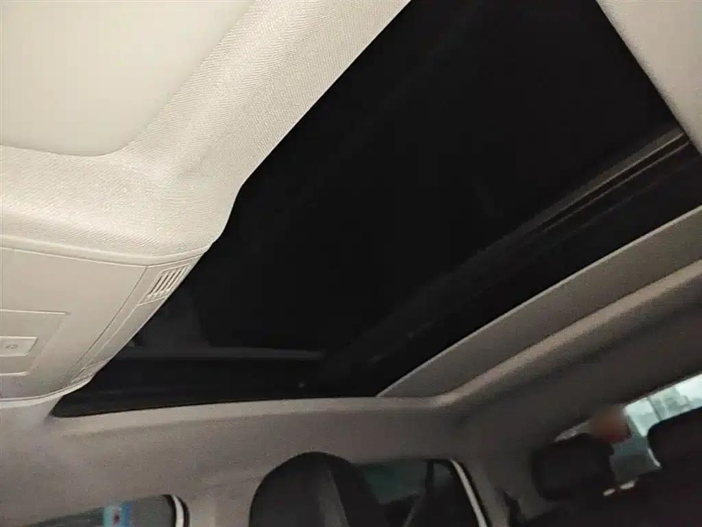 2020 Volkswagen T-Cross 1.5L Automatic R-Line — миниатюра 18