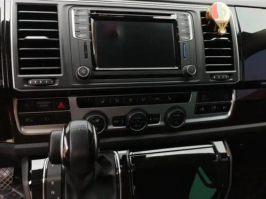 Multivan 2019 2.0TSI 4WD Premium Edition 7-Seater — миниатюра 13