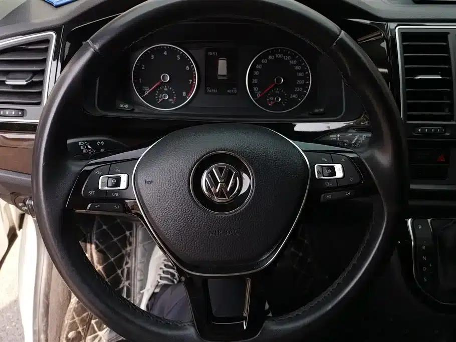 Multivan 2019 2.0TSI 4WD Premium Edition 7-Seater — миниатюра 15
