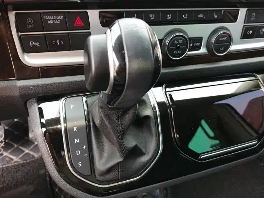Multivan 2019 2.0TSI 4WD Premium Edition 7-Seater — миниатюра 16