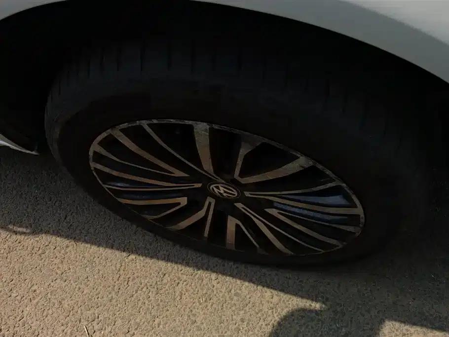 Multivan 2019 2.0TSI 4WD Premium Edition 7-Seater — миниатюра 6