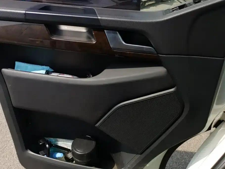 Multivan 2019 2.0TSI 4WD Premium Edition 7-Seater — миниатюра 7