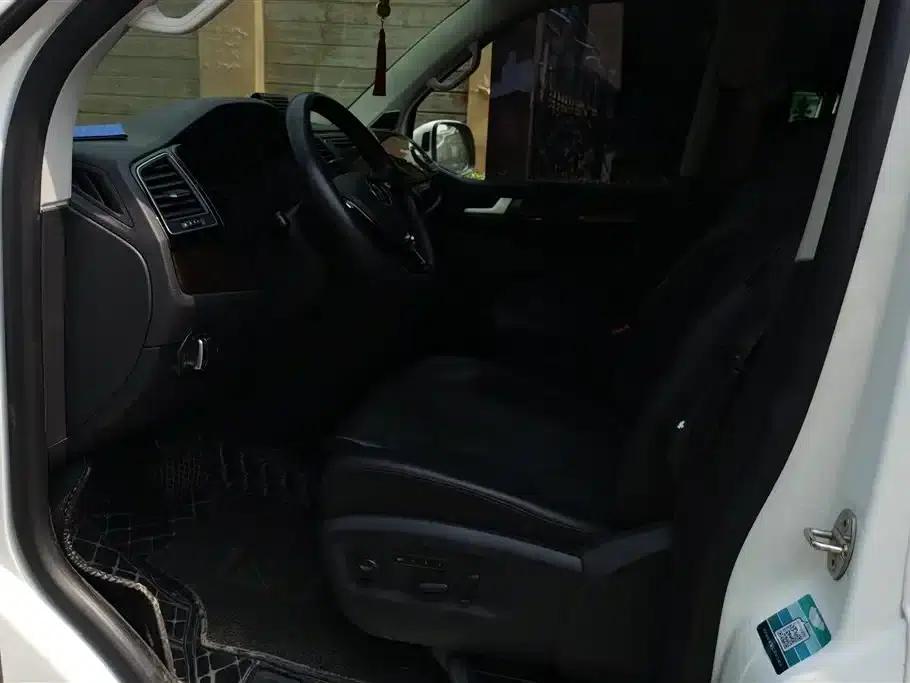 Multivan 2019 2.0TSI 4WD Premium Edition 7-Seater — миниатюра 8