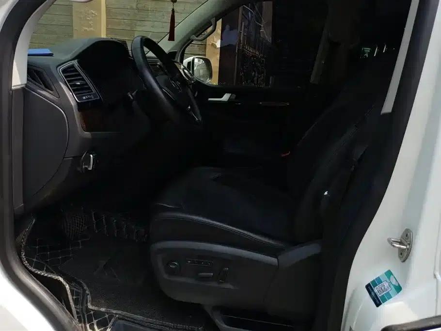 Multivan 2019 2.0TSI 4WD Premium Edition 7-Seater — миниатюра 9