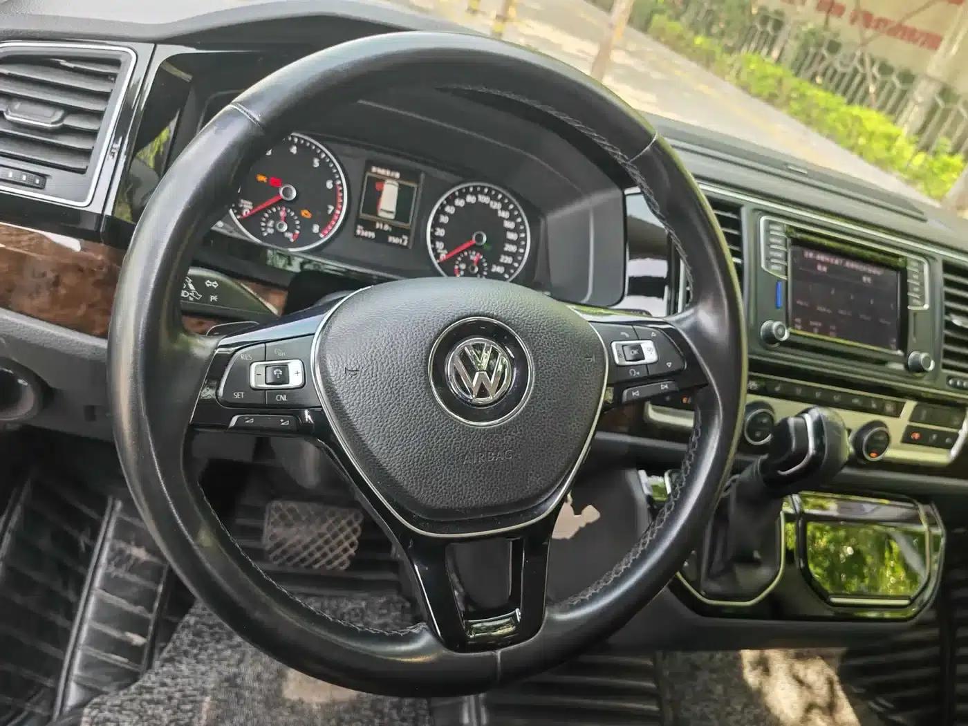 Multivan 2019 2.0TSI 4WD Premium Edition 7-Seater — миниатюра 3