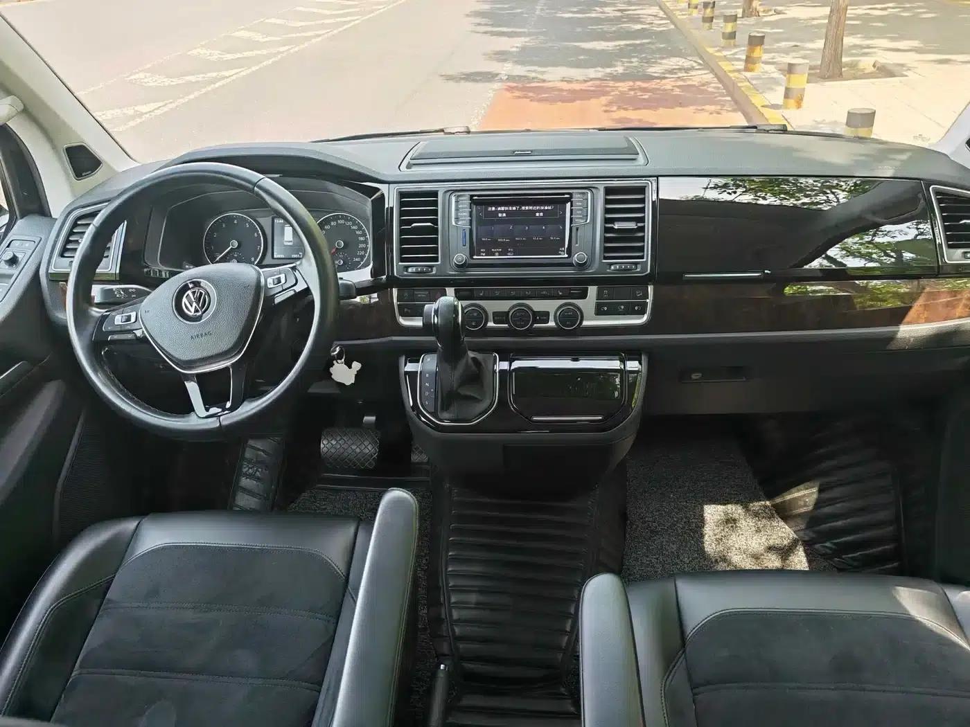 Multivan 2019 2.0TSI 4WD Premium Edition 7-Seater — миниатюра 4