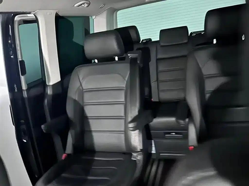 Multivan 2016 2.0TSI 4WD Premium Edition 7-Seater — миниатюра 8