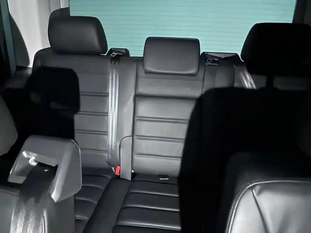 Multivan 2016 2.0TSI 4WD Premium Edition 7-Seater — миниатюра 9