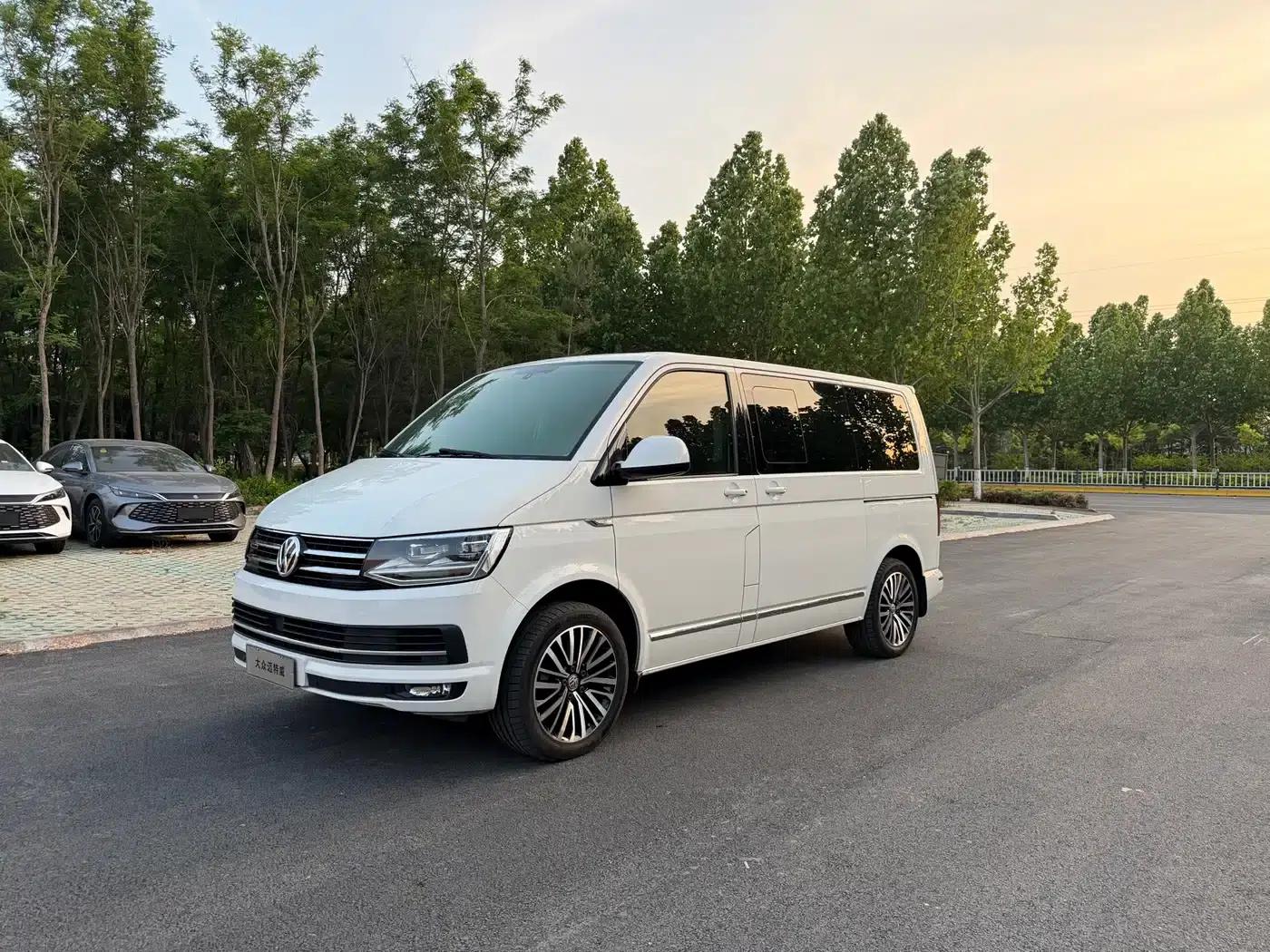 Multivan 2018 2.0TSI 4WD Premium Edition 7-Seater — миниатюра 1