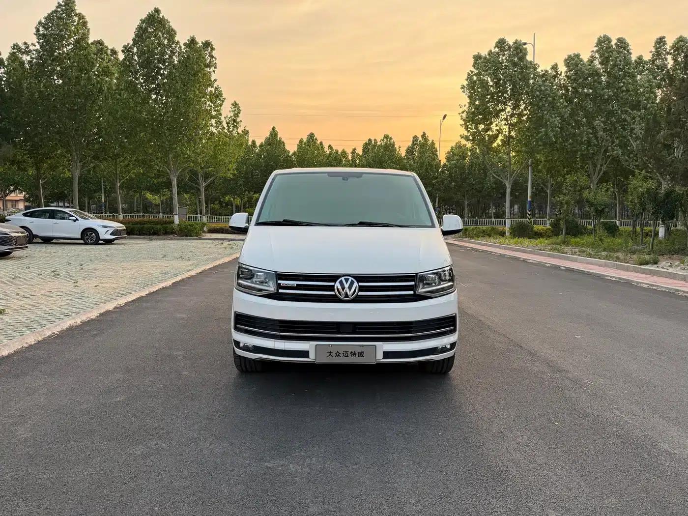 Multivan 2018 2.0TSI 4WD Premium Edition 7-Seater — миниатюра 2