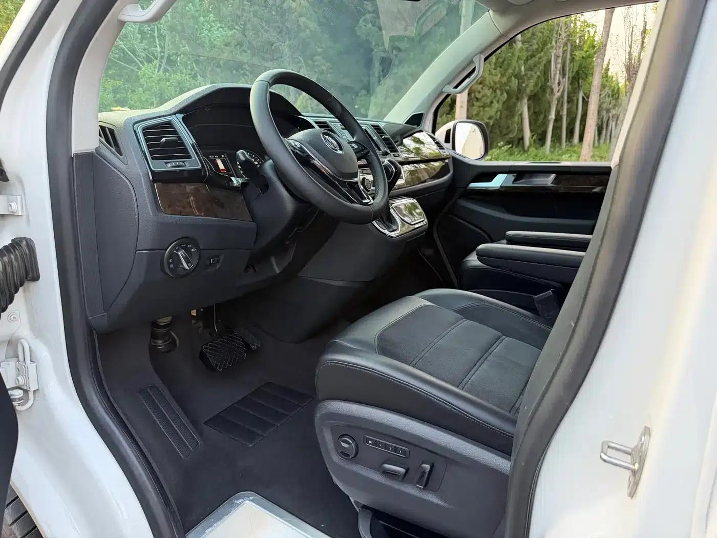 Multivan 2018 2.0TSI 4WD Premium Edition 7-Seater — миниатюра 11