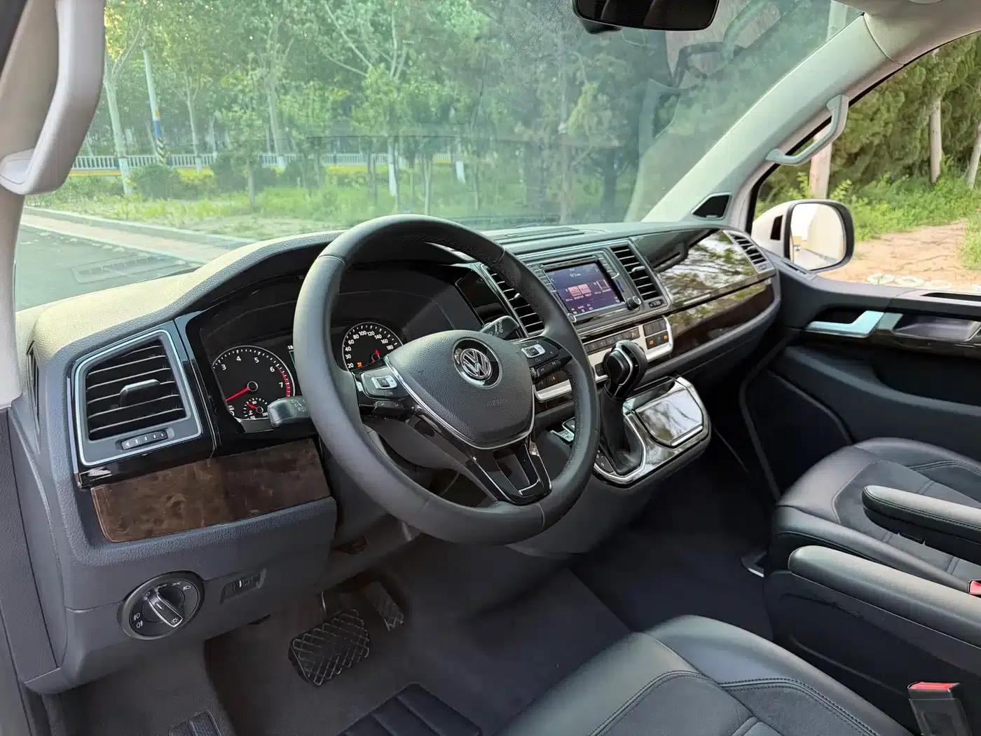 Multivan 2018 2.0TSI 4WD Premium Edition 7-Seater — миниатюра 12
