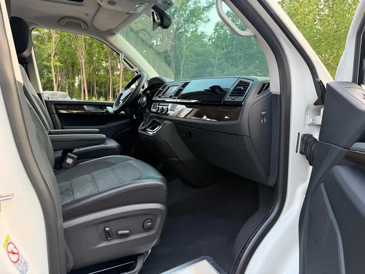 Multivan 2018 2.0TSI 4WD Premium Edition 7-Seater — миниатюра 13