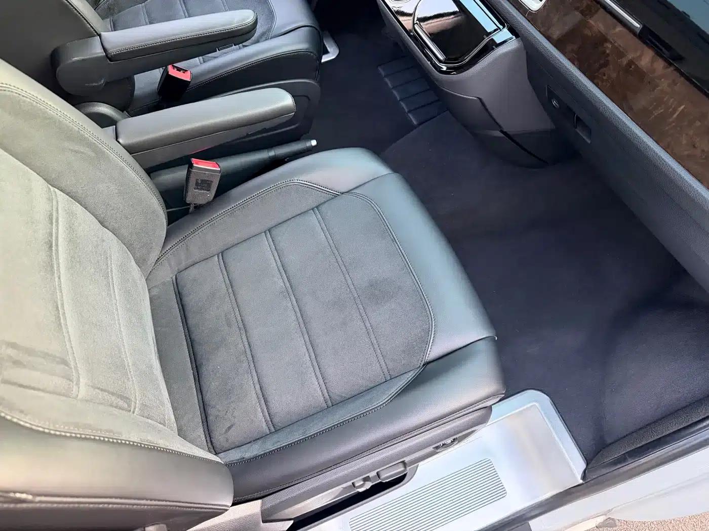 Multivan 2018 2.0TSI 4WD Premium Edition 7-Seater — миниатюра 14