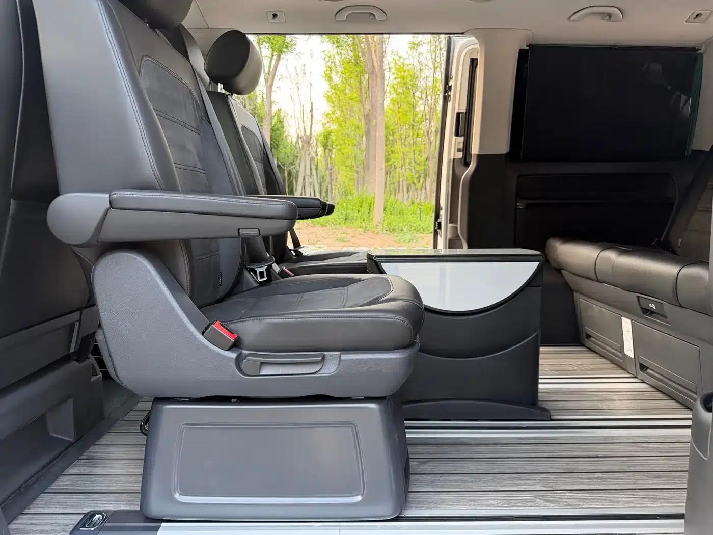 Multivan 2018 2.0TSI 4WD Premium Edition 7-Seater — миниатюра 15
