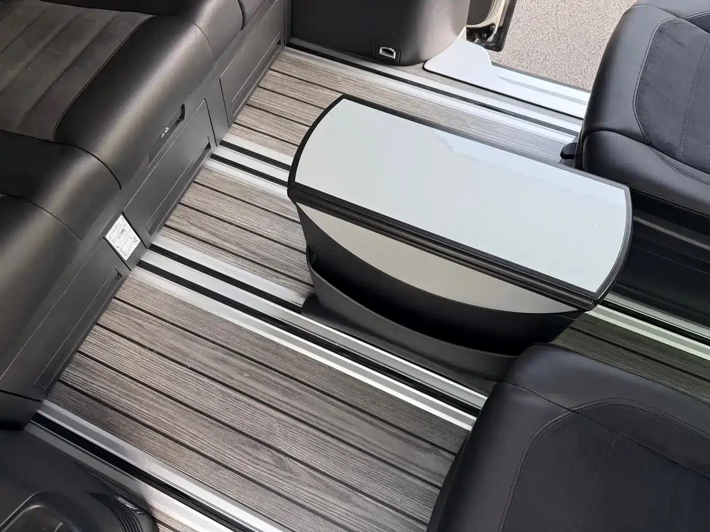 Multivan 2018 2.0TSI 4WD Premium Edition 7-Seater — миниатюра 16