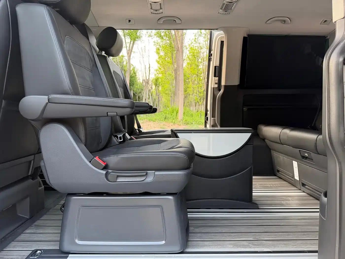 Multivan 2018 2.0TSI 4WD Premium Edition 7-Seater — миниатюра 17