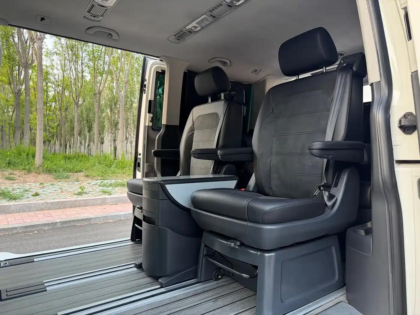 Multivan 2018 2.0TSI 4WD Premium Edition 7-Seater — миниатюра 20