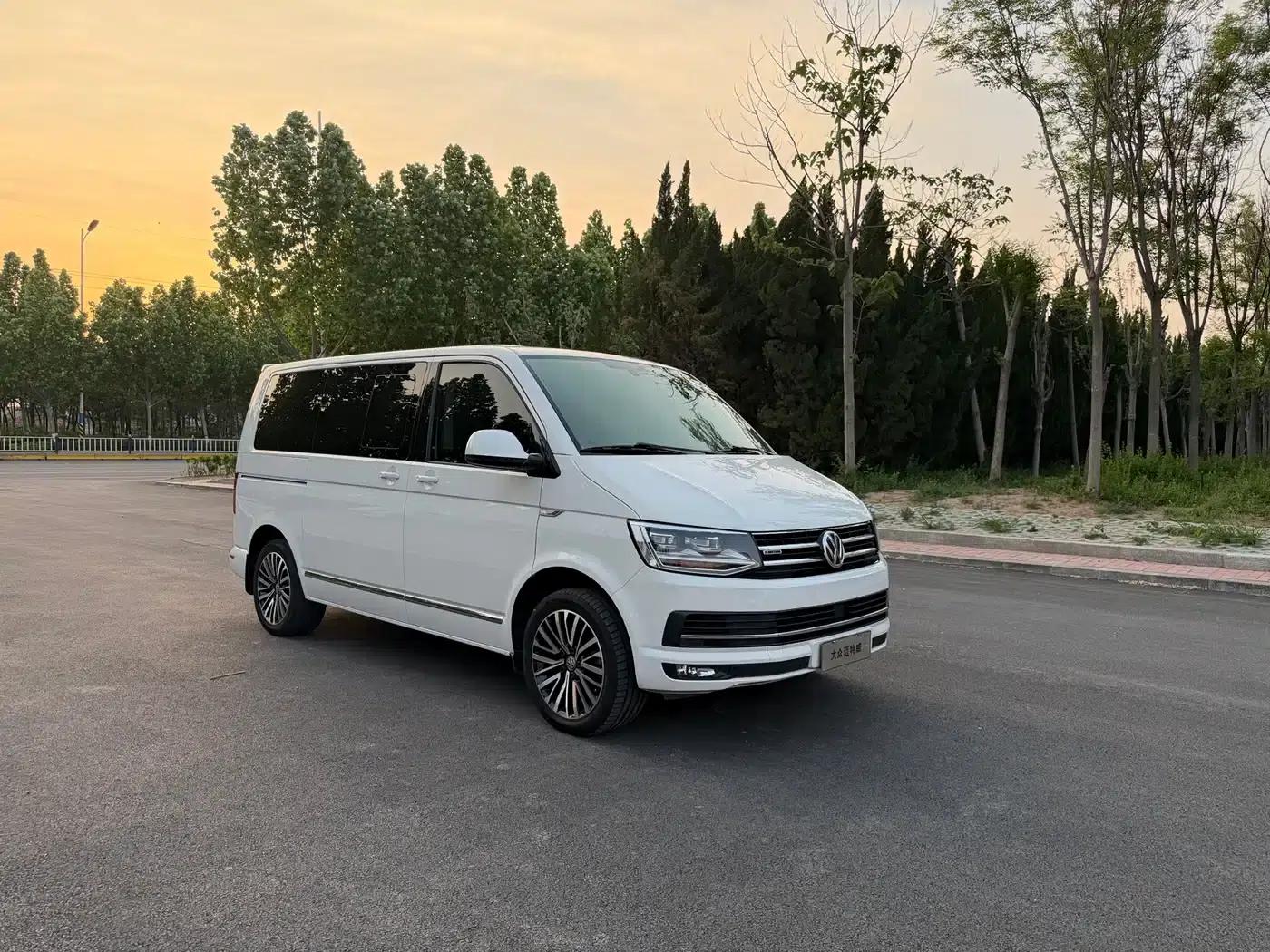 Multivan 2018 2.0TSI 4WD Premium Edition 7-Seater — миниатюра 3