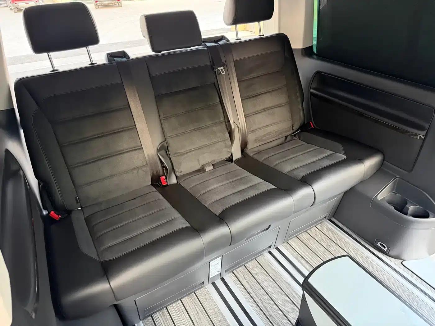 Multivan 2018 2.0TSI 4WD Premium Edition 7-Seater — миниатюра 23