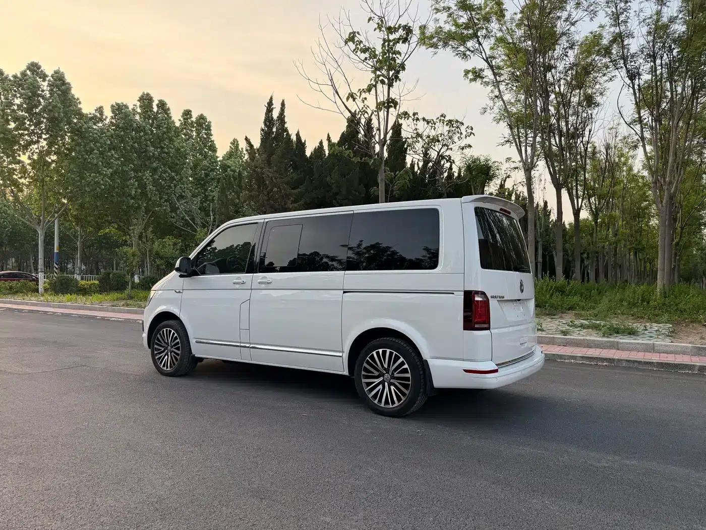 Multivan 2018 2.0TSI 4WD Premium Edition 7-Seater — миниатюра 6