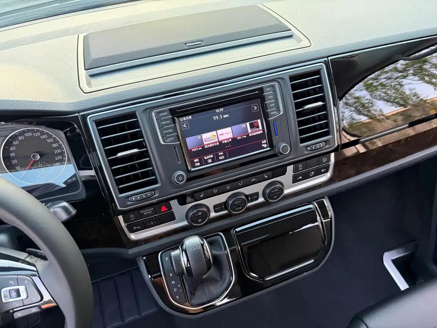 Multivan 2018 2.0TSI 4WD Premium Edition 7-Seater — миниатюра 9