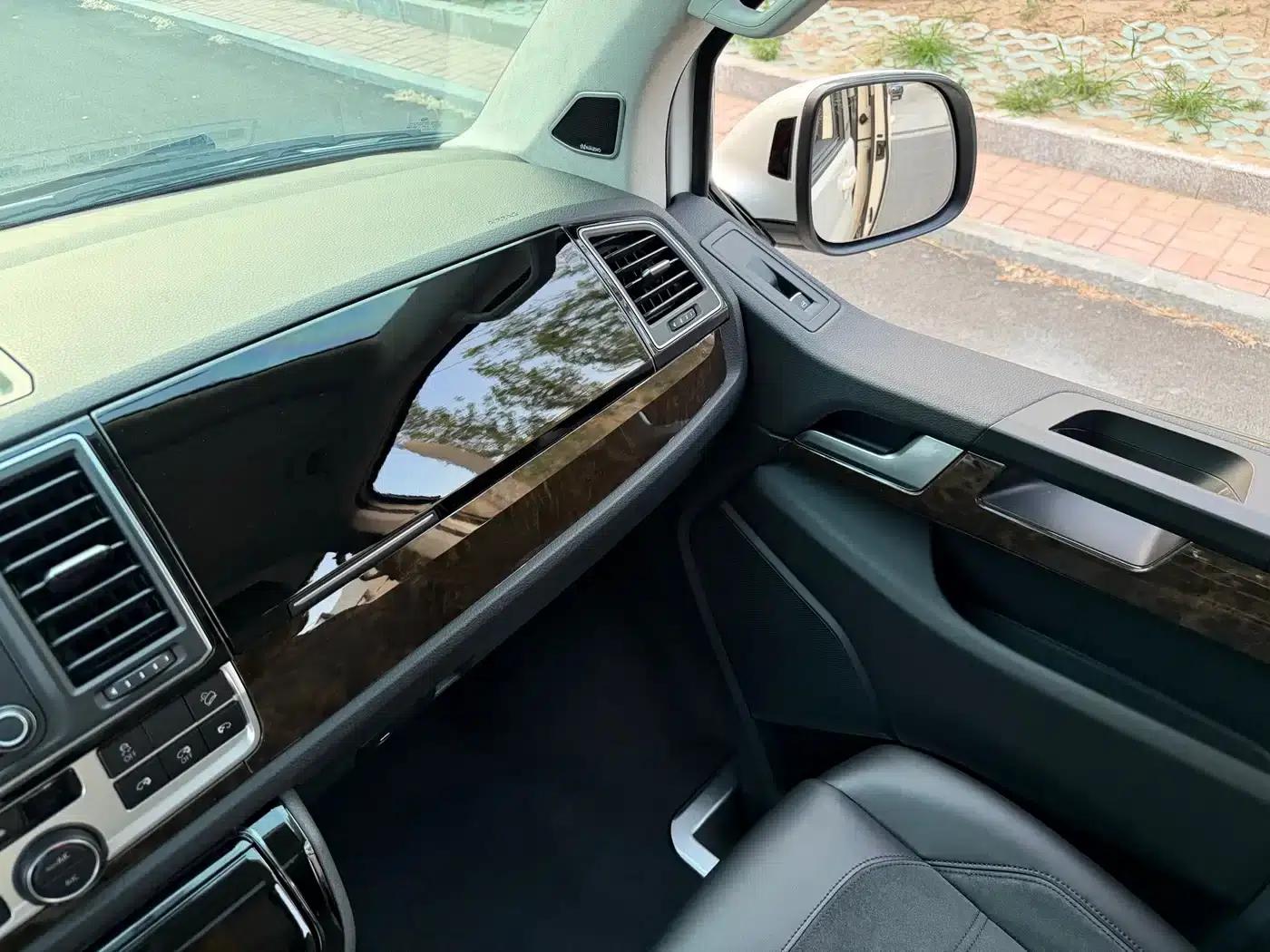 Multivan 2018 2.0TSI 4WD Premium Edition 7-Seater — миниатюра 10