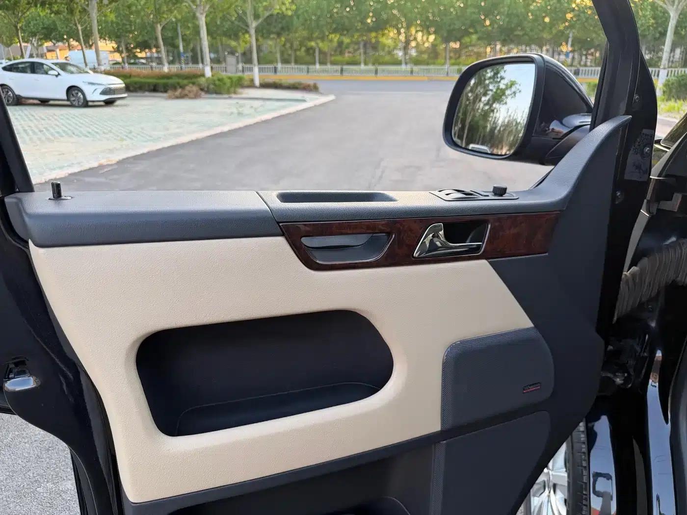 2014 Multivan 2.0TSI AWD Executive Edition — миниатюра 13