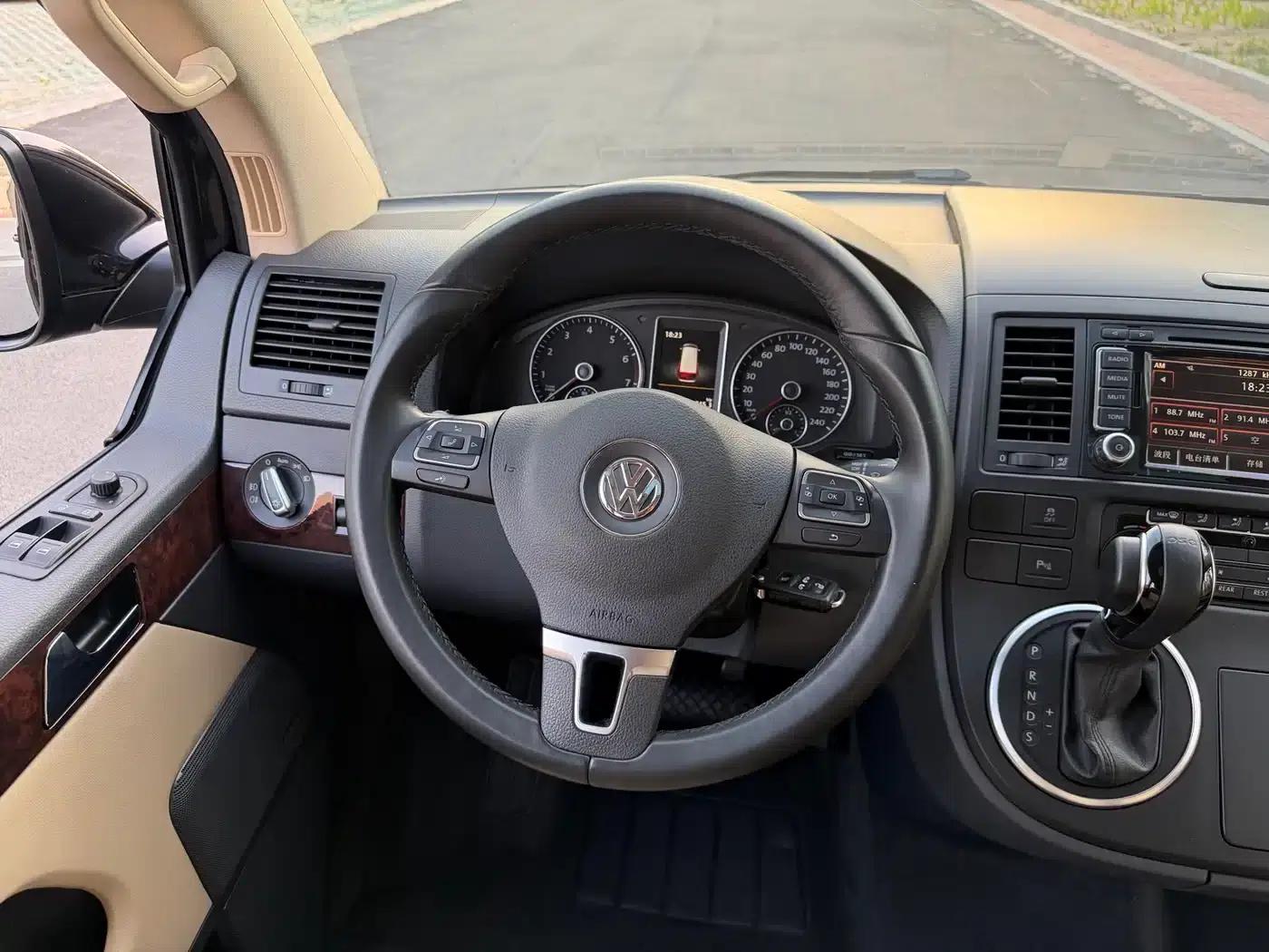 2014 Multivan 2.0TSI AWD Executive Edition — миниатюра 8