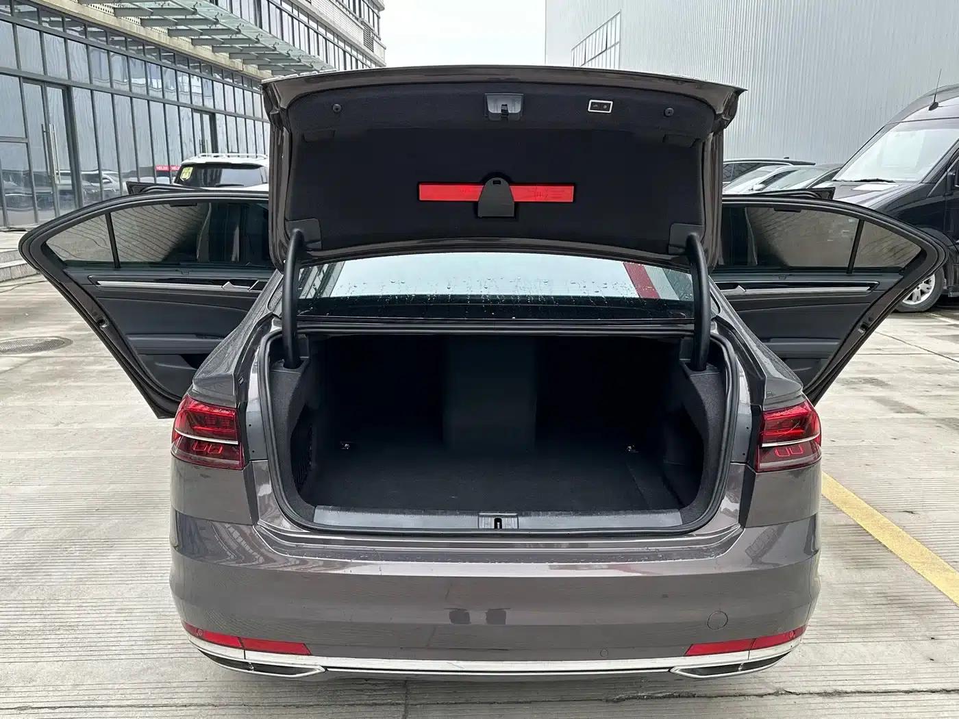 Phideon 2018 Facelift 380TSI 2WD Flagship Edition — миниатюра 8