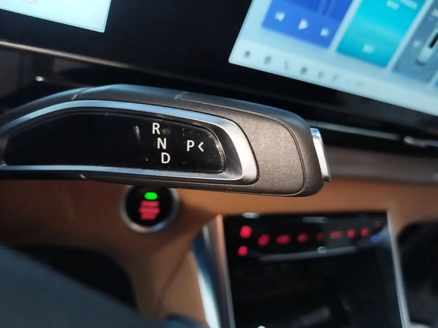 SAIC MAXUS G50 PHEV 2025 Leading Edition — миниатюра 17
