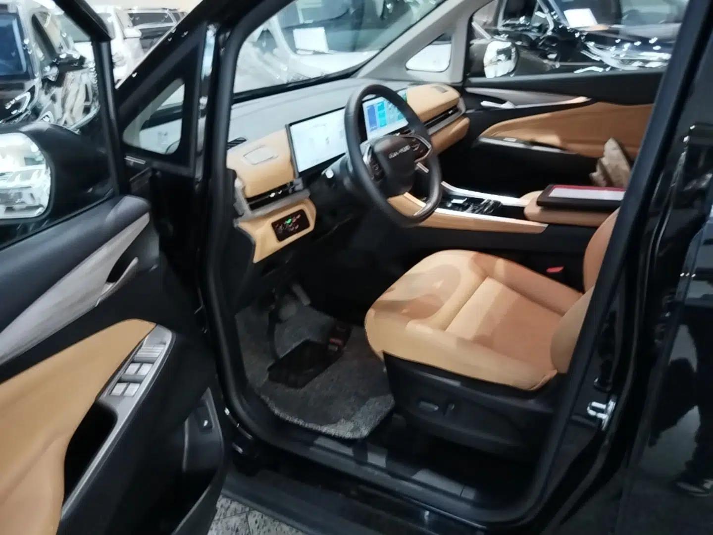 SAIC MAXUS G50 PHEV 2025 Leading Edition — миниатюра 19