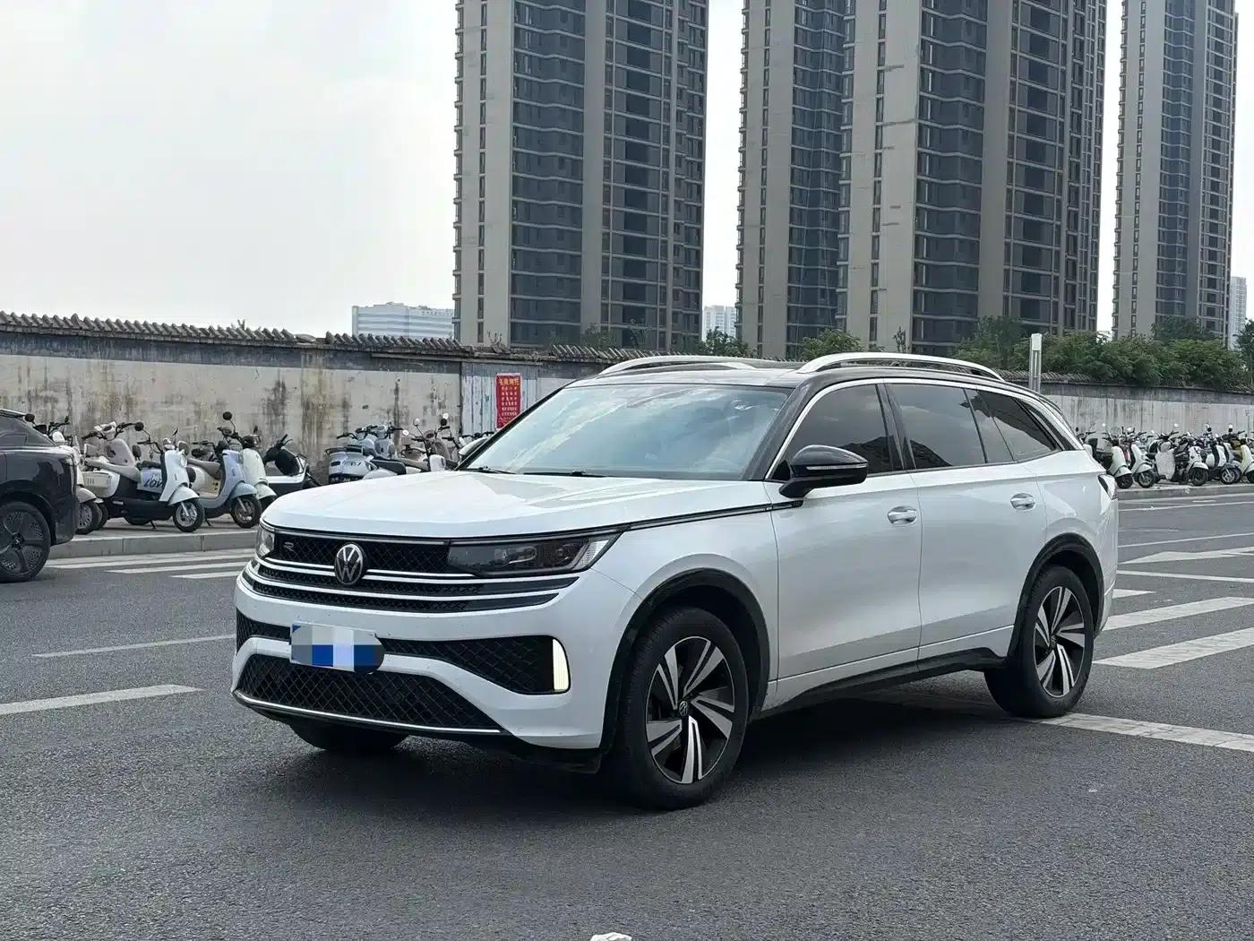 2024 Range Rover 380TSI AWD R-Line Cruiser — миниатюра 1