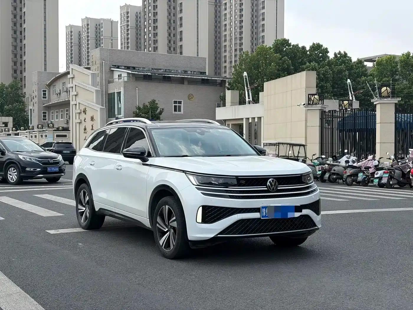 2024 Range Rover 380TSI AWD R-Line Cruiser — миниатюра 3