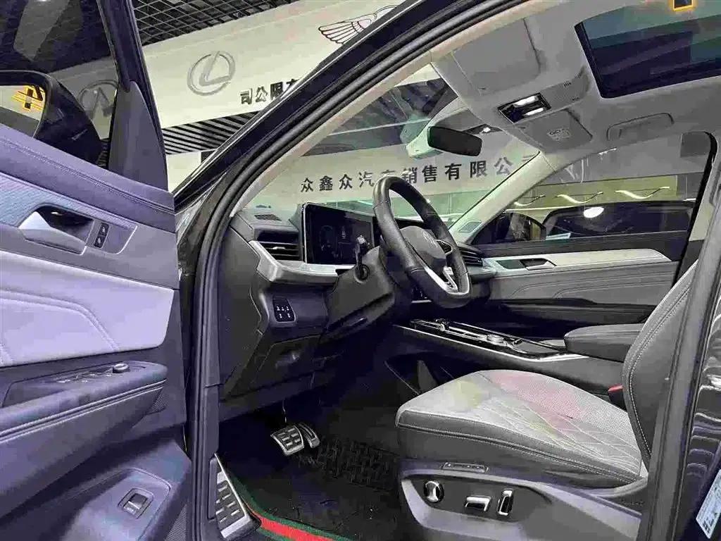 2023 Range Rover 380TSI AWD R-Line First Edition — миниатюра 4