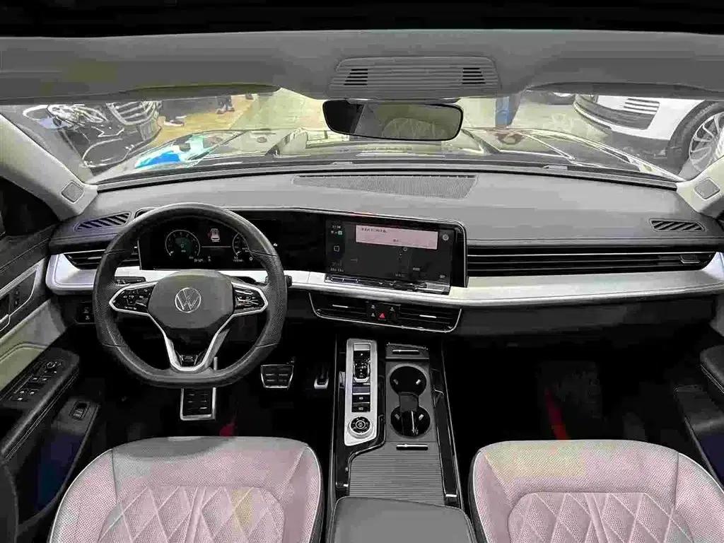 2023 Range Rover 380TSI AWD R-Line First Edition — миниатюра 5