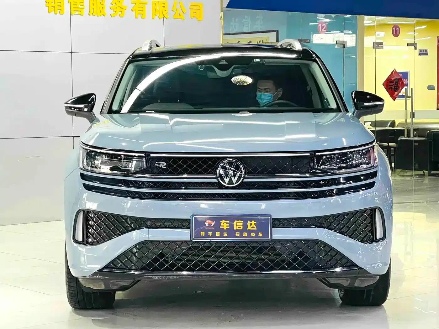 2023 Range Rover 380TSI AWD R-Line First Edition — миниатюра 2