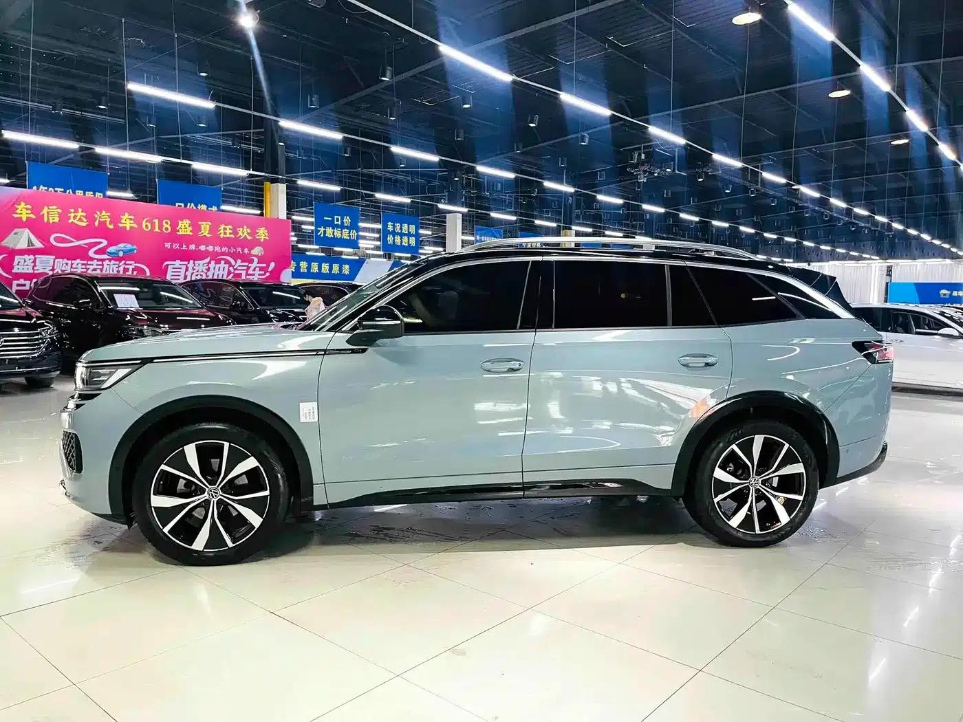 2023 Range Rover 380TSI AWD R-Line First Edition — миниатюра 5