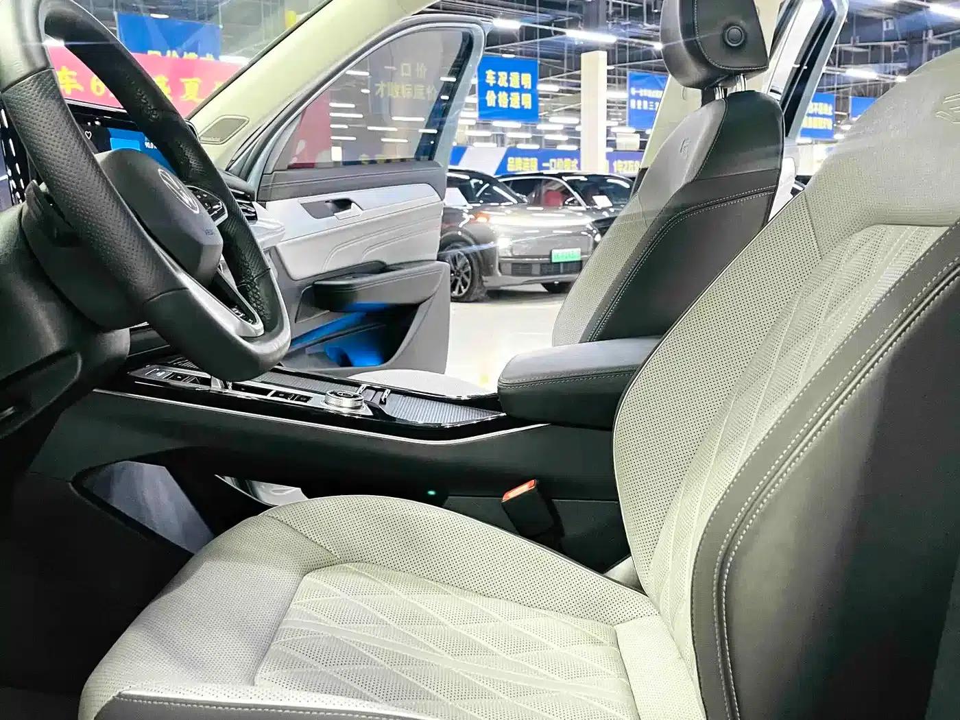 2023 Range Rover 380TSI AWD R-Line First Edition — миниатюра 7