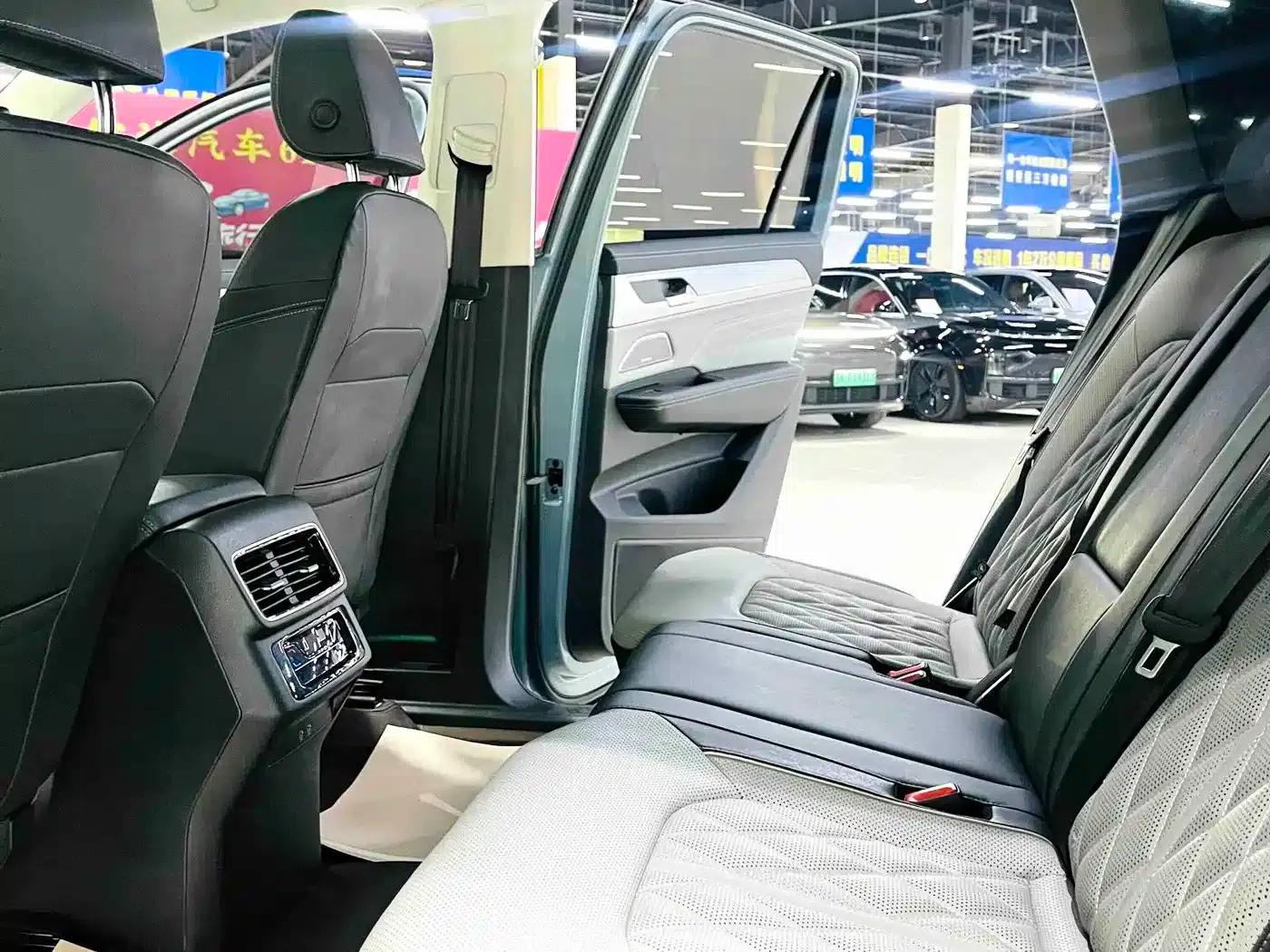 2023 Range Rover 380TSI AWD R-Line First Edition — миниатюра 8
