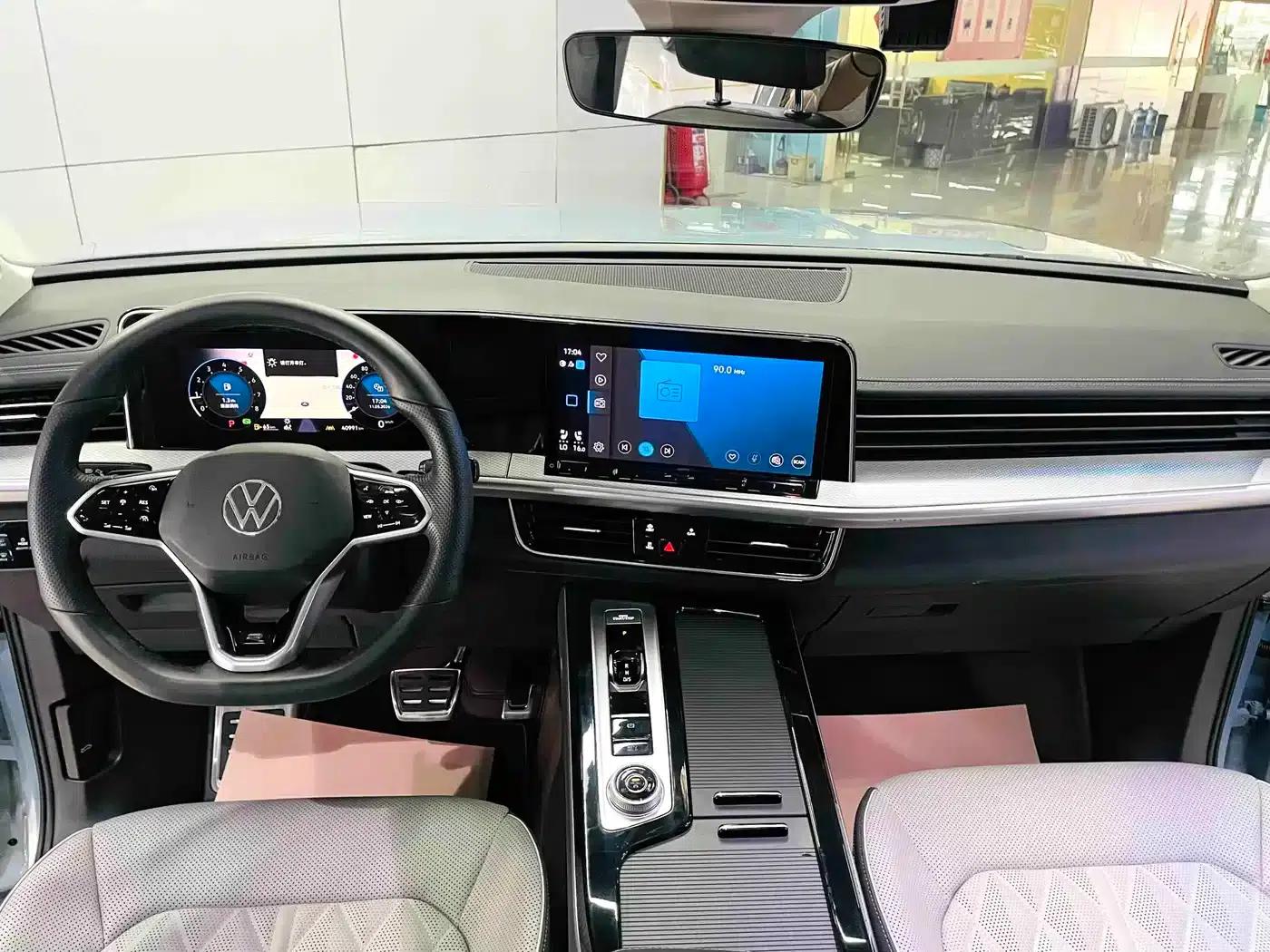 2023 Range Rover 380TSI AWD R-Line First Edition — миниатюра 9