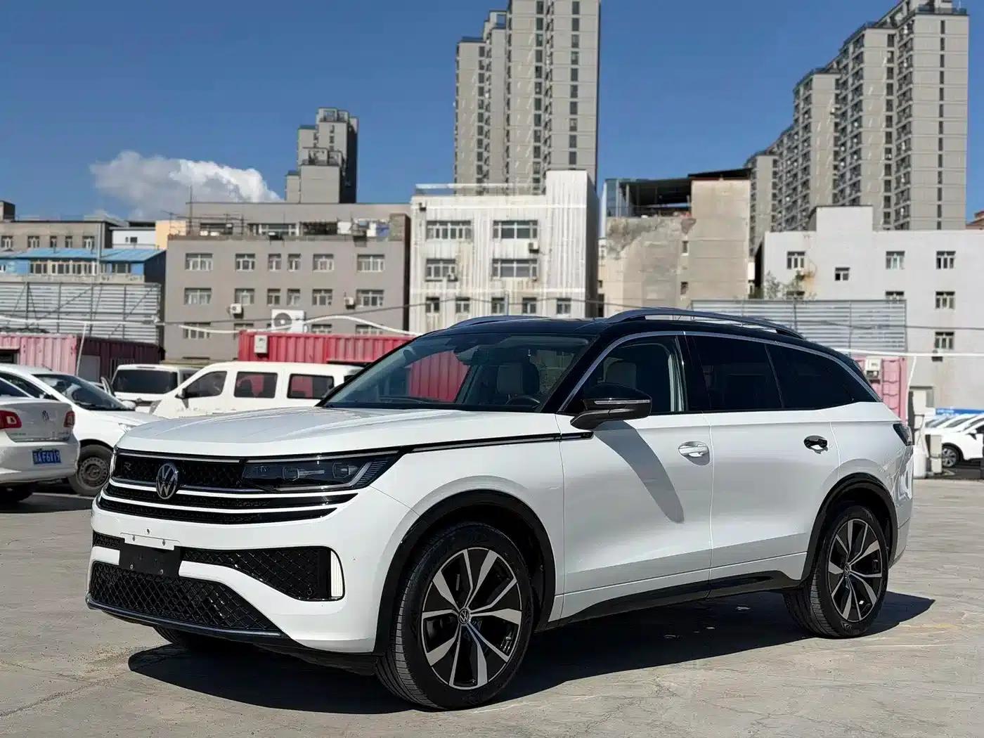 2023 Range Rover 380TSI AWD R-Line Touring Edition — миниатюра 1